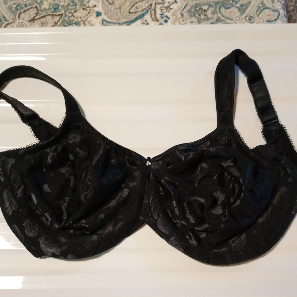 Wacoal Black Full-Coverage Bra with Floral Pattern